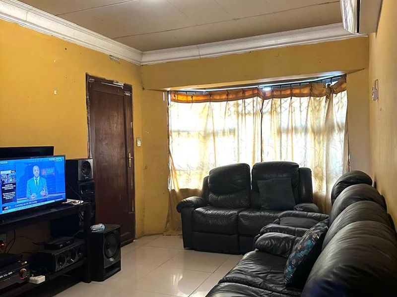 A well-located 3-bedroom, 2-bathroom warm home in Empangeni - Photo 1