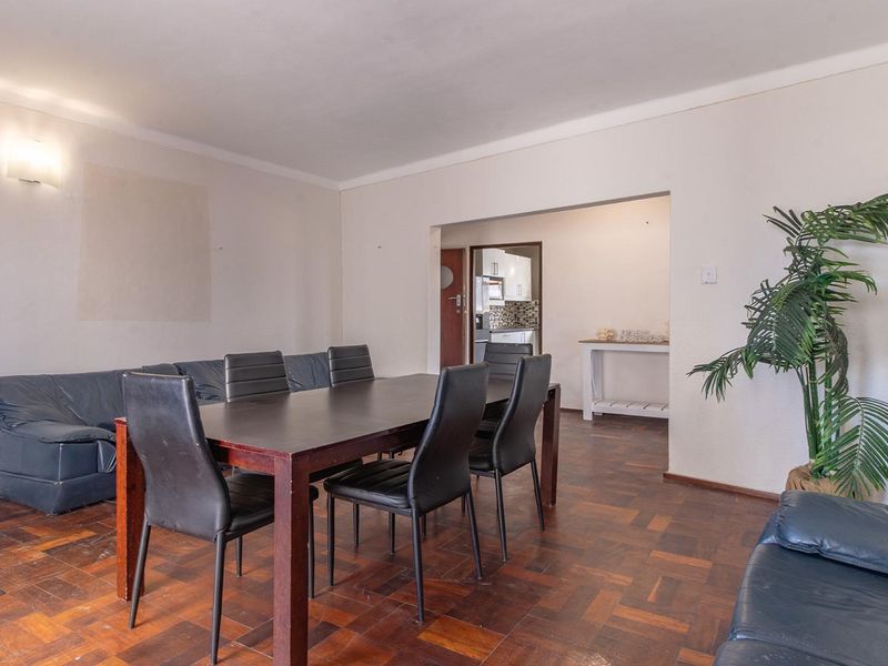 Beachside Living Meets Mountain Views – Spacious Muizenberg Gem with Garage - Photo 6