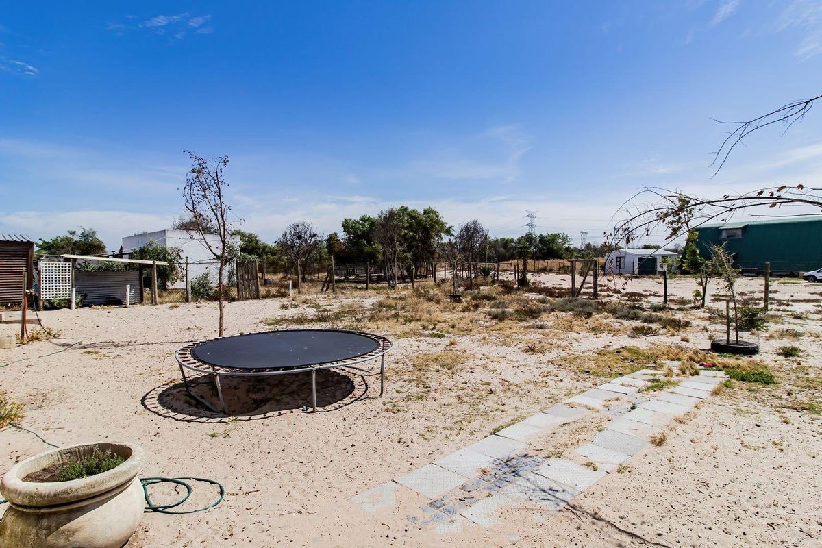 Farm for Sale with Houses and Cottages (incl. an Office Block), 21.87ha - Photo 5