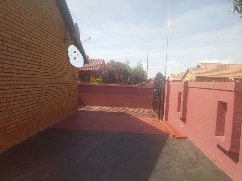 5 bedrooms house for sale Soshanguve FF - Photo 3