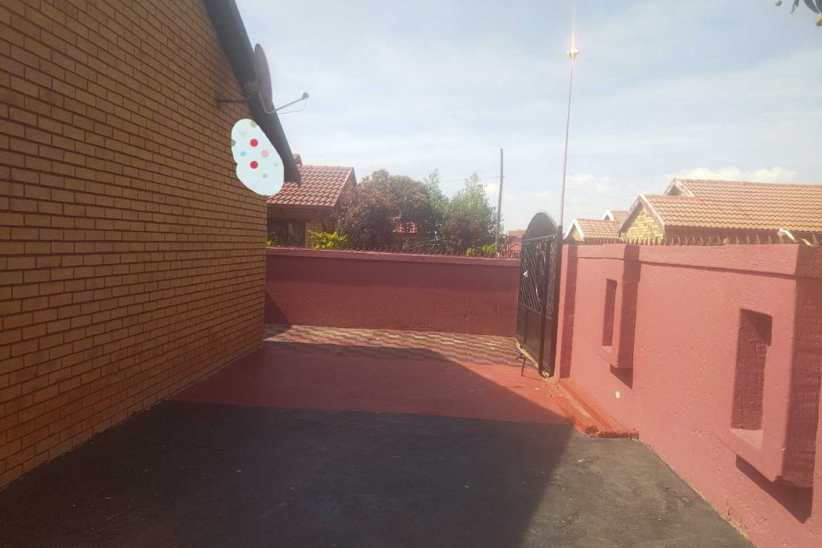 5 bedrooms house for sale Soshanguve FF - Photo 3