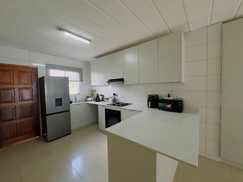 2 Bedroom Apartment for Sale in Glen Austin - Photo 7