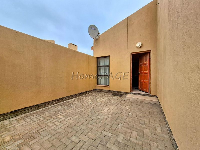 Hermes, Walvis Bay:  Neat 3 Bedr Townhouse is for Sale - Photo 3