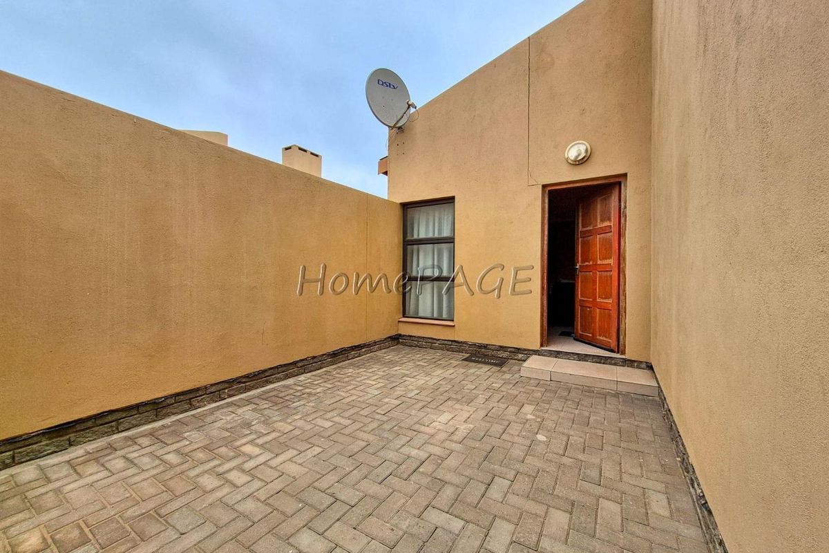 Hermes, Walvis Bay:  Neat 3 Bedr Townhouse is for Sale - Photo 3