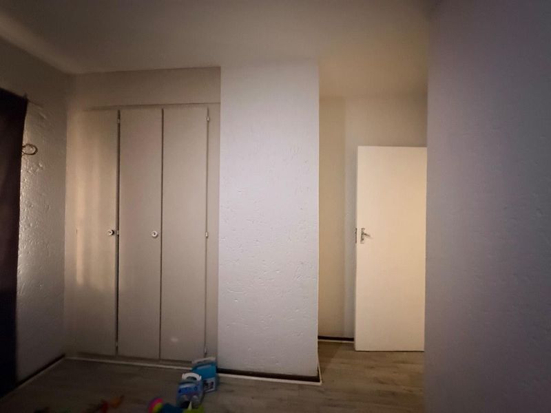 Charming 2-Bedroom Apartment with Spacious Garden & Ample Parking - Photo 9
