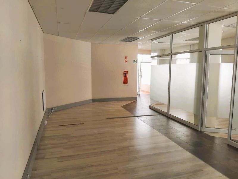 Commercial Office Space To Rent - Photo 4