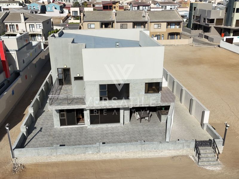 Luxury Beachfront Living – Exceptional 4 Bedroom Home with Unmatched Views - Photo 6