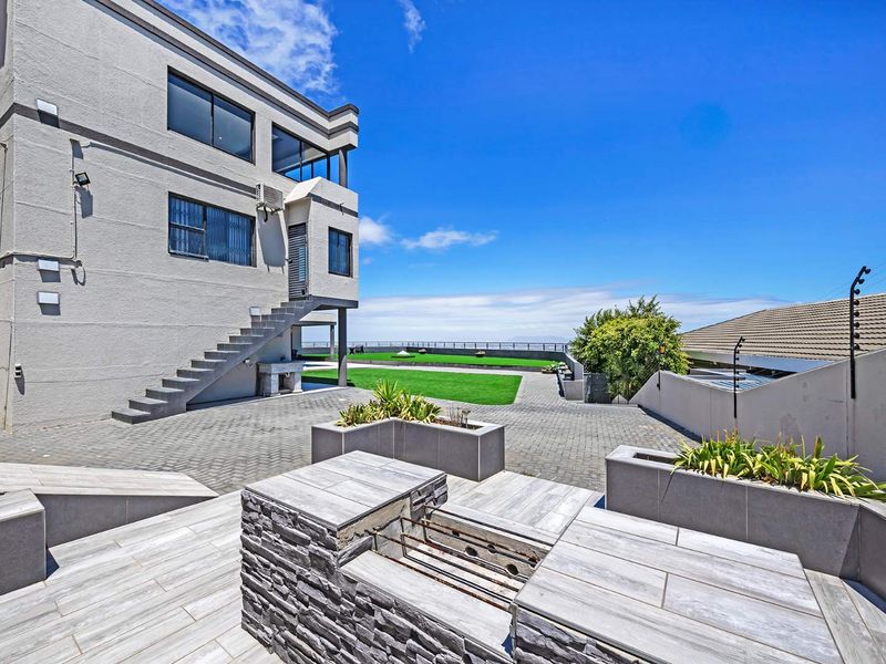 Architectural Excellence with Sweeping Cape Town Sunset Views - Photo 4