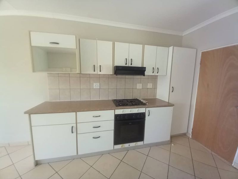 PIONIERSPARK EXT1 FOR SALE (TOWNHOUSE) - Photo 2