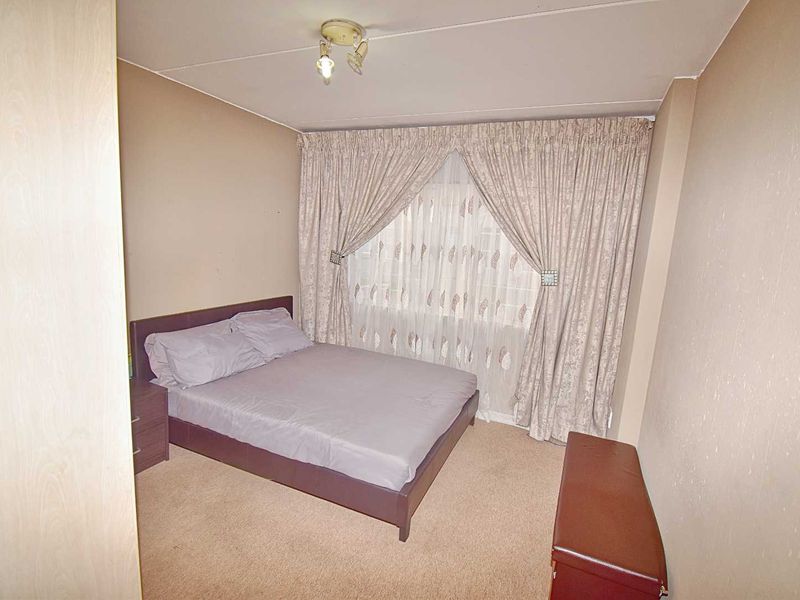 Charming 2-Bedroom Ground Floor in Klippoortje - Photo 9