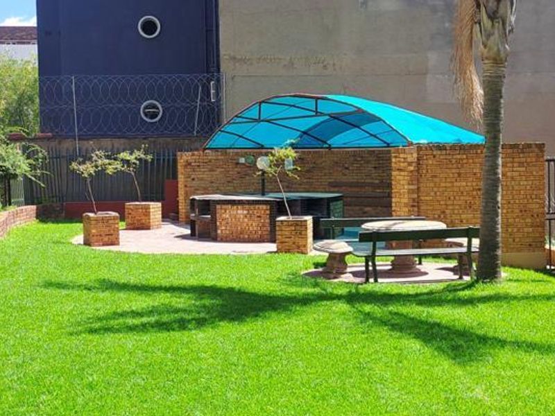 Spacious Apartment in Secure Majestic Towers, Parktown - Photo 2