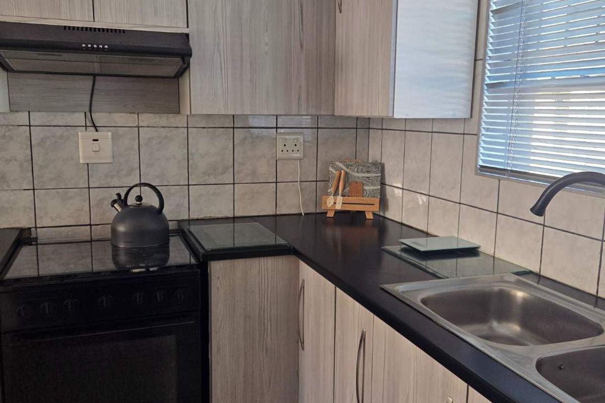 3 Bedroom Simplex for Sale in Verwoerdpark! - Photo 3