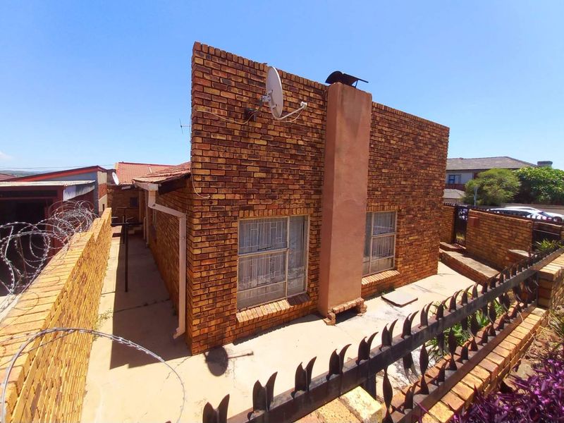Three bedrooms house for sale in Atteridgeville - Photo 8