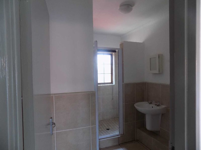 "Rivonia Gem: 2-Bedroom Apt for R699k!" - Photo 9