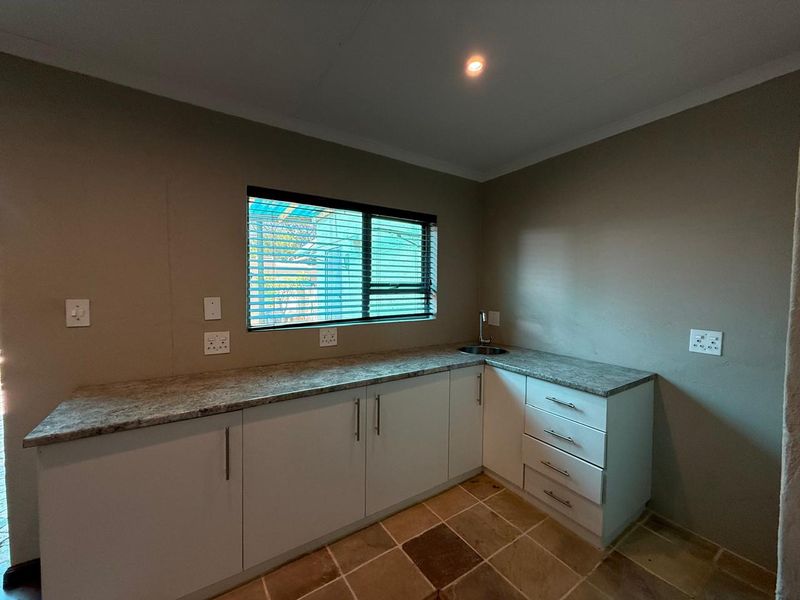 Modern 1 Bedroom Open Plan Flat in Rivonia Available for Rent - Photo 9