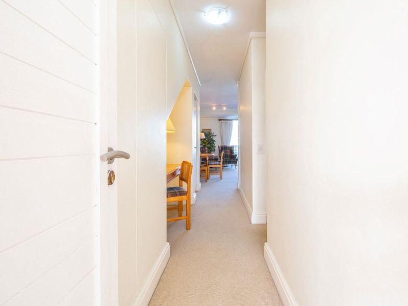 One Bedroom Apartment Situated on the Canals with 5KWatt back-up power - Photo 5