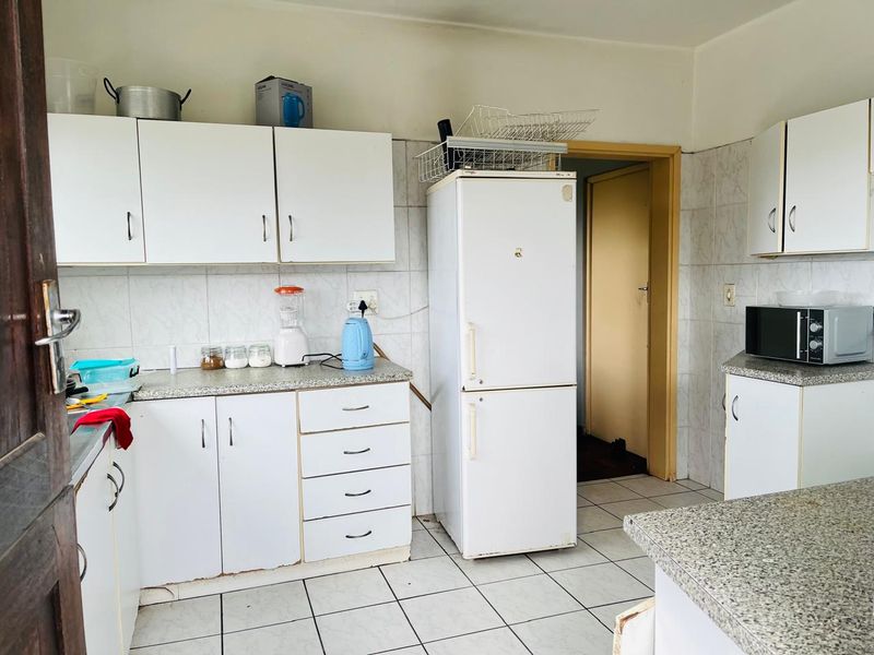 INPRESSIVE DOUBLE STORY PROPERTY - Photo 6