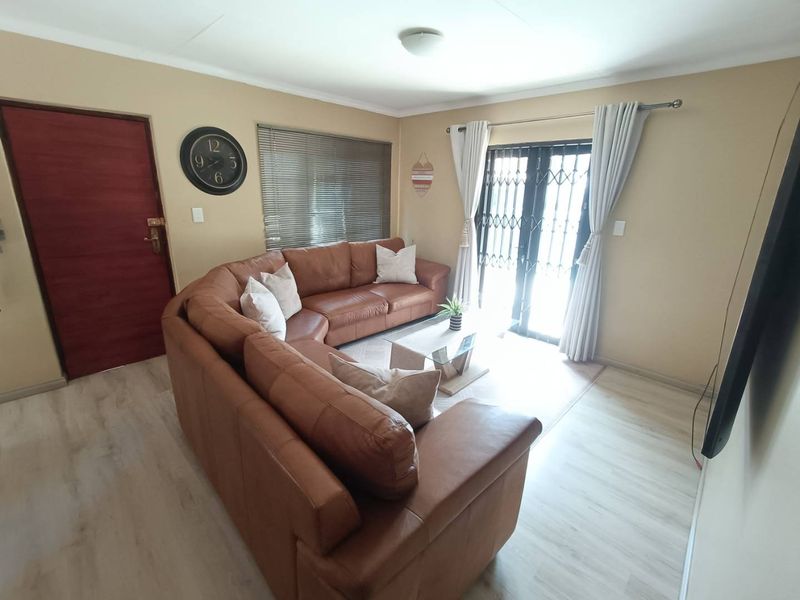 BEAUTIFUL FAMILY HOUSE FOR SALE IN ZWARTKOP!!!!!! - Photo 7