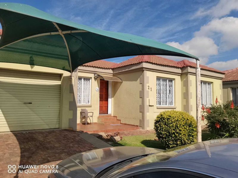 Low-Maintenance 2BR Home in Safe, Well-Maintained Complex - Photo 2