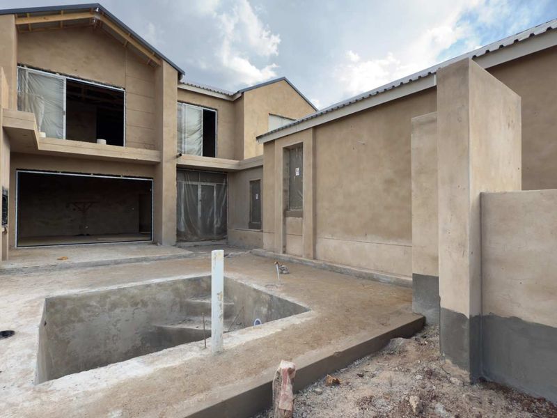 Brand New Family Home in Fountainbrook | Double Garage | Pool | 4 Bedrooms | Staff Quarters or Study | No Transfer Duty - Photo 3