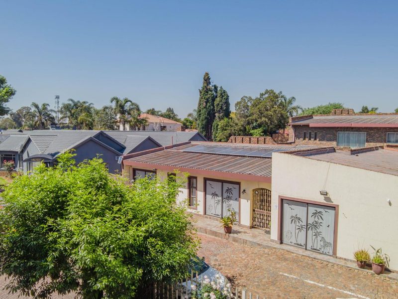 11 Bedroom Guest home in Lakefield x21. - Photo 3