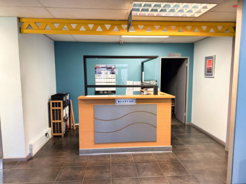 Large Trendy High-Spec Office Block with warehouse or workshop to Let - Photo 5