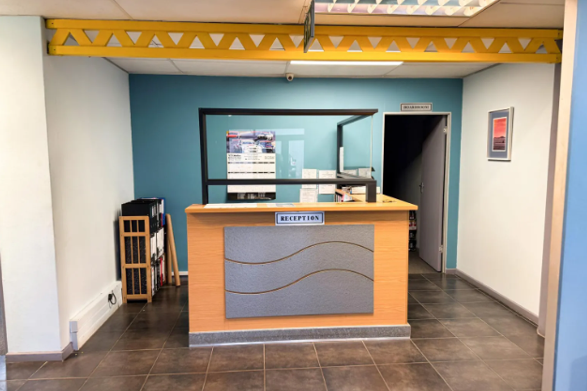 Large Trendy High-Spec Office Block with warehouse or workshop to Let - Photo 5