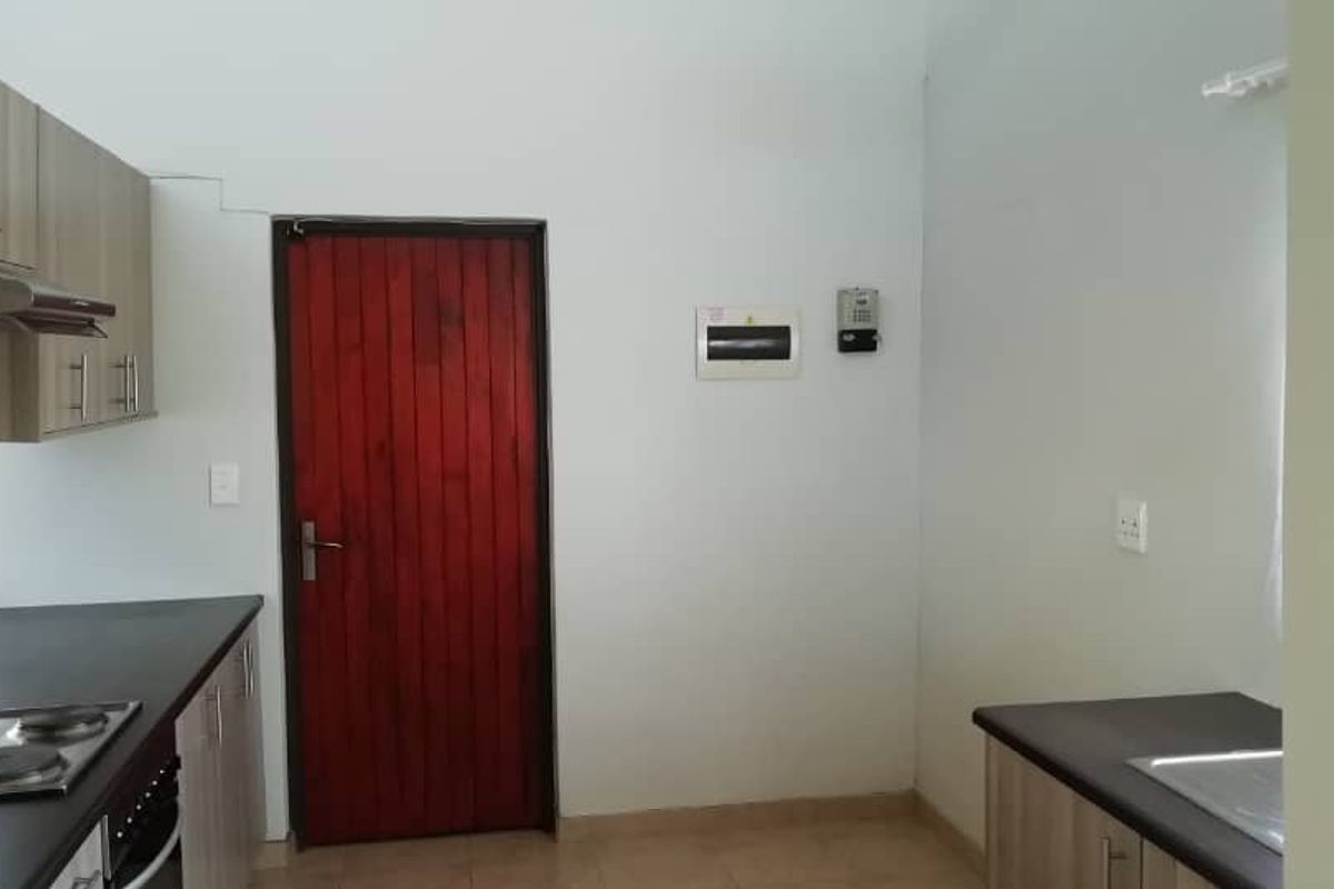 Modern 2-Bedroom Home - Photo 4