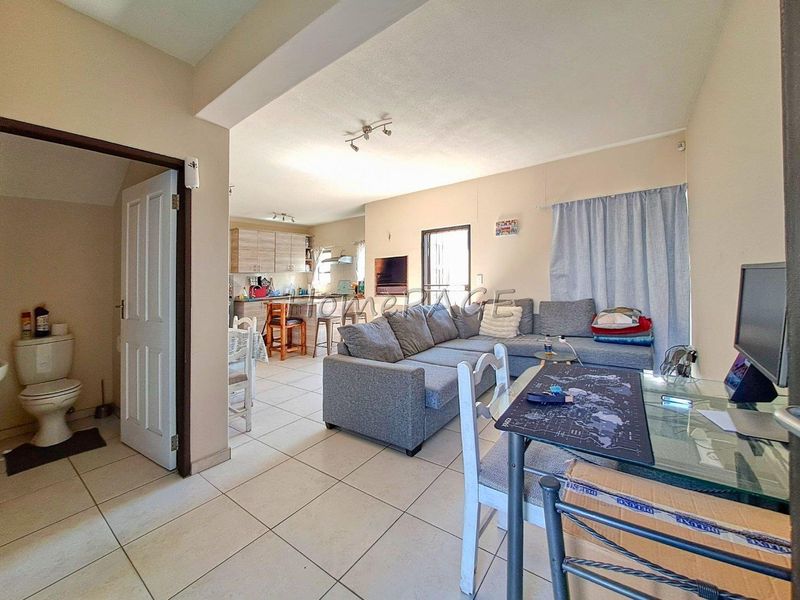 Fairway Estates, Walvis Bay:  2 Bedr Double Storey Unit is for Sale - Photo 5