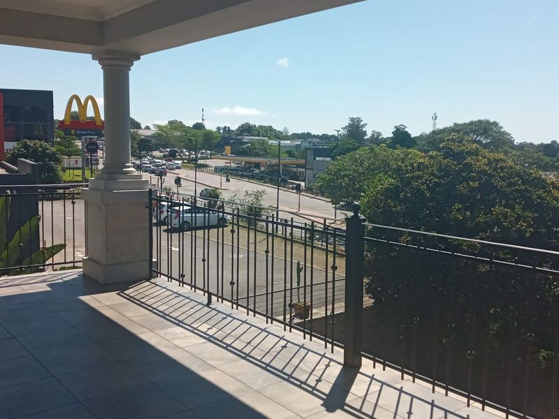 241m2 First-Floor Office with Balcony – Central Hillcrest - Photo 3