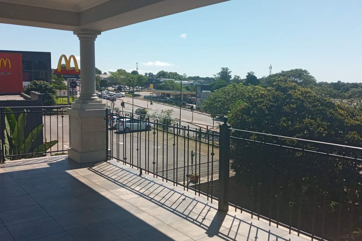 241m2 First-Floor Office with Balcony – Central Hillcrest - Photo 3