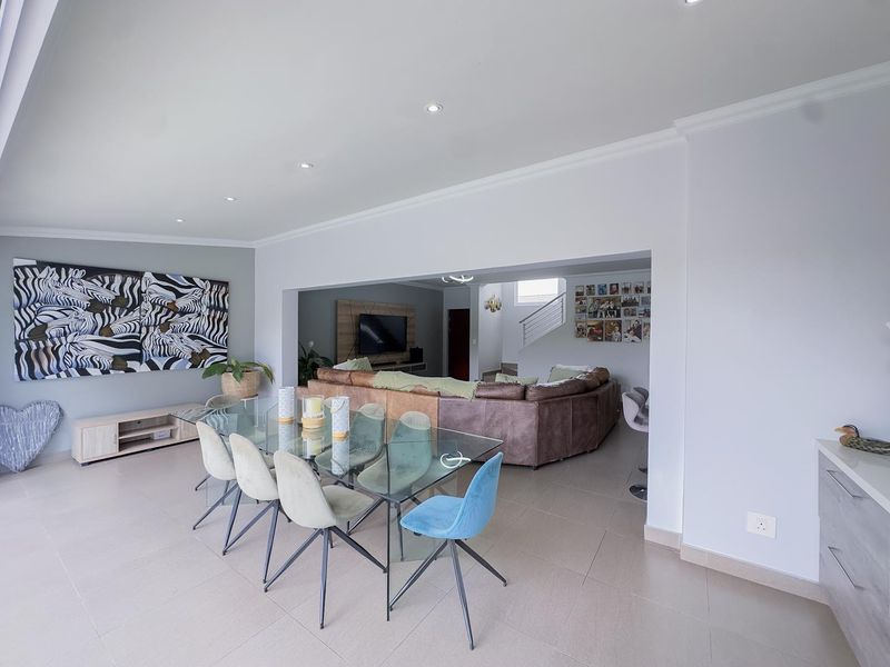 Elegant 4 Bedroom Family Home with a Study in Taemane Golf View Estate - Photo 4