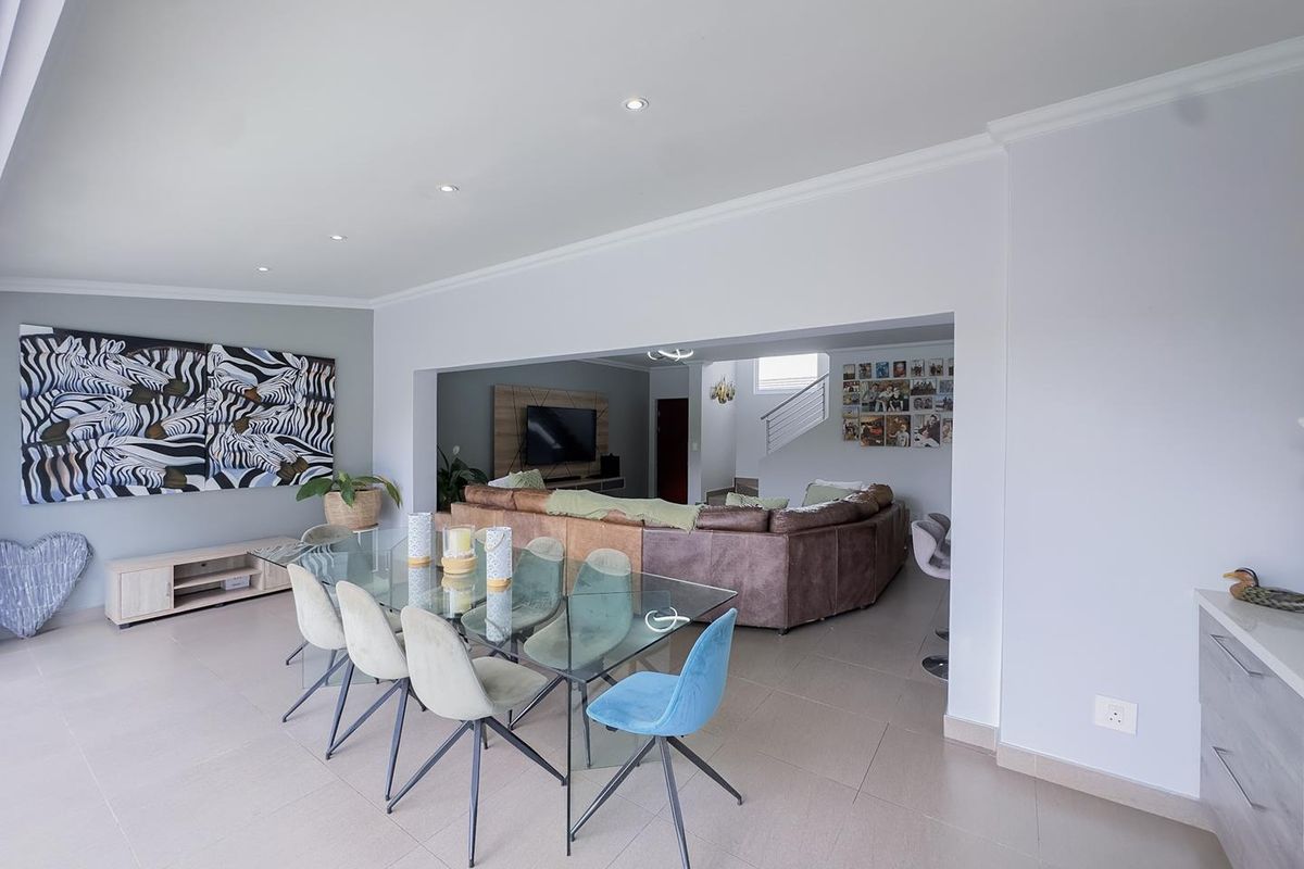 Elegant 4 Bedroom Family Home with a Study in Taemane Golf View Estate - Photo 4