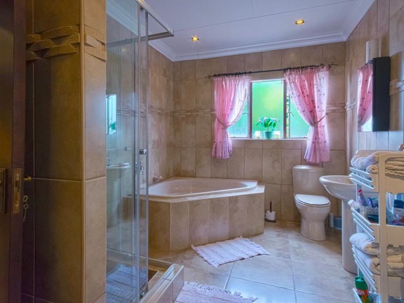 BOOM! This Home's Got More Style Than a Runway Model in Sandton! - Photo 10