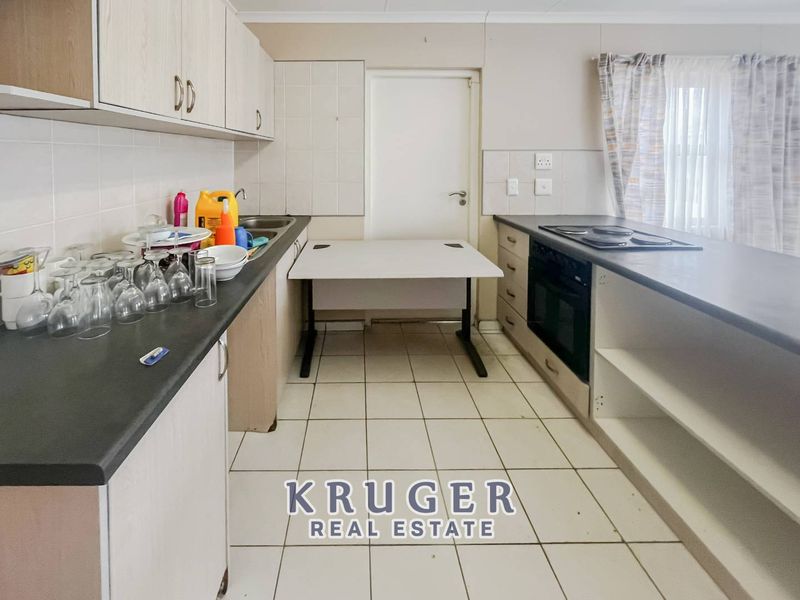 Secure corner unit townhouse for sale - Photo 10