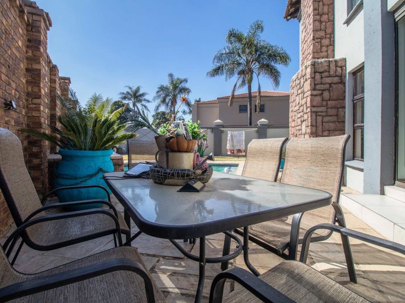 Exquisite Family Home in Monte Cristo - Photo 7