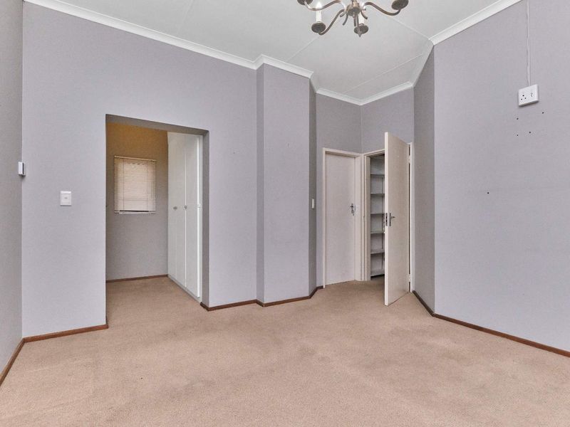 Secure Family Living in Sundowner - Photo 8