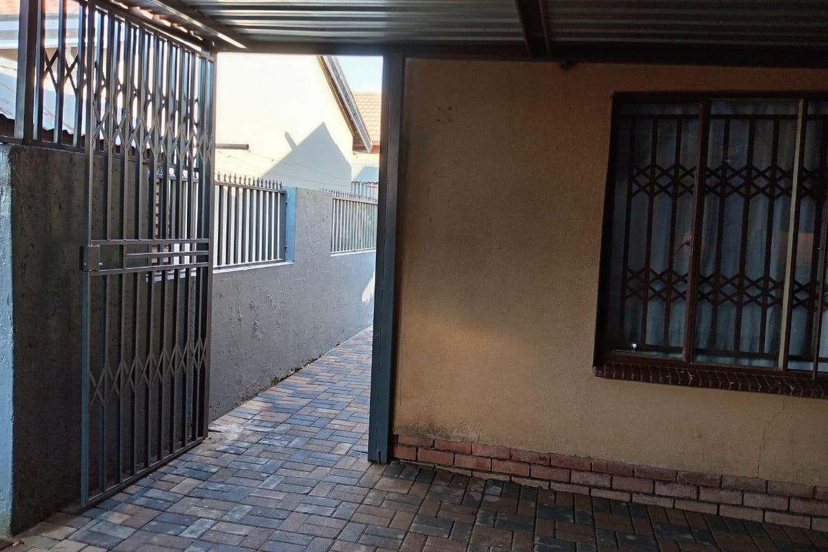 3 Bedroom House for Sale in Soshanguve Vv - Photo 4