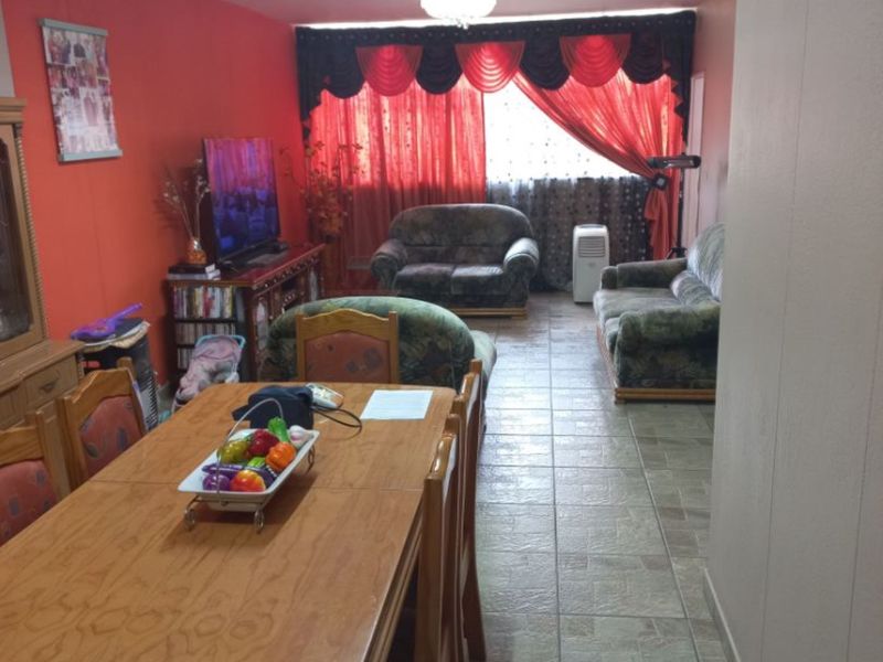 modern, stunning lock up and go 3 bedroom apartment - Photo 5