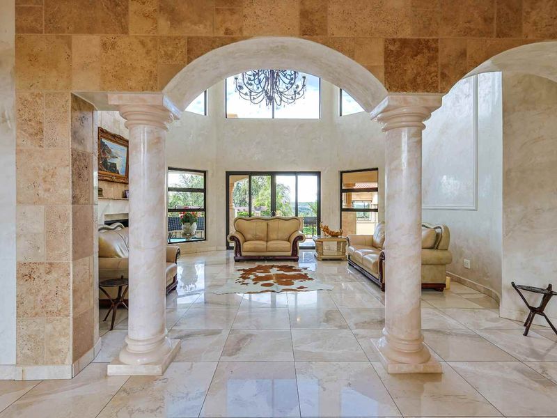Magnificent Luxury Estate with Panoramic Views in Mooikloof Heights - Photo 4