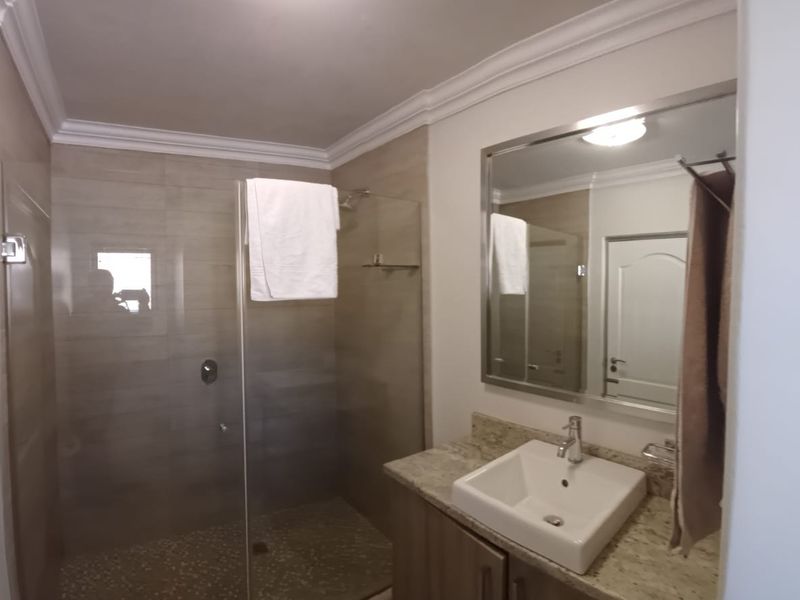 A STUNNING FURNISHED ONE BEDROOM APARTMENT - Photo 6