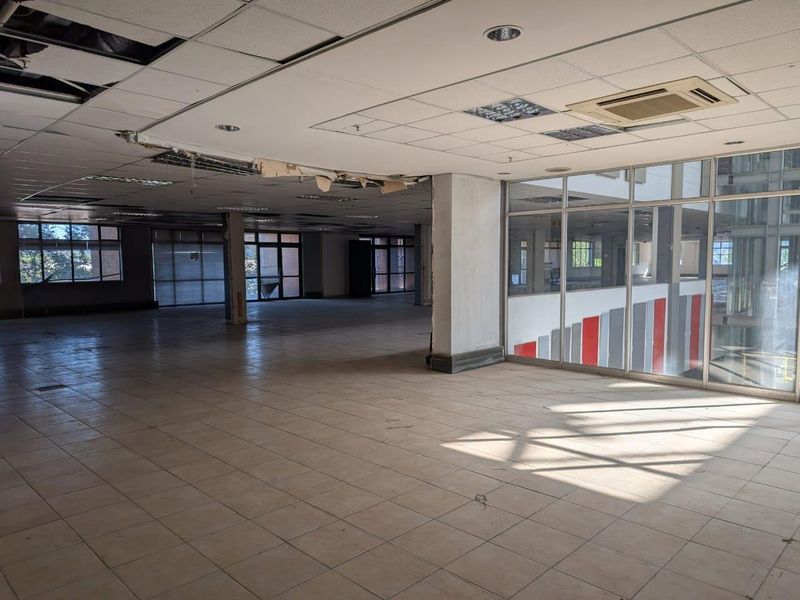 10,000 m2 Warehouse | 4,800 m2 Offices | 18,642 m2 Stand - Industrial Redevelopment Opportunity - Photo 6