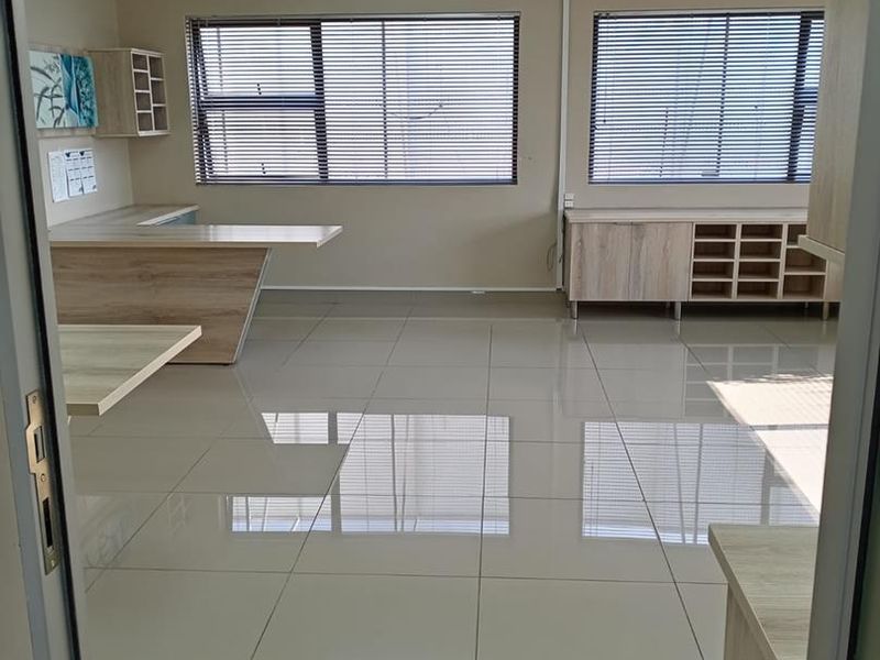 90SQM PRESTIGE OFFICE TO LET-High foot Traffic Corner - Photo 9
