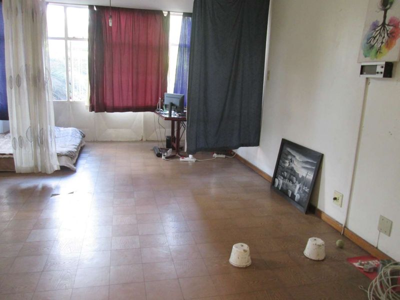 VERY BEAUTIFUL NEAT AND CLEAN BACHELOR FLAT FOR SALE IN ARCADIA PRETORIA - Photo 9