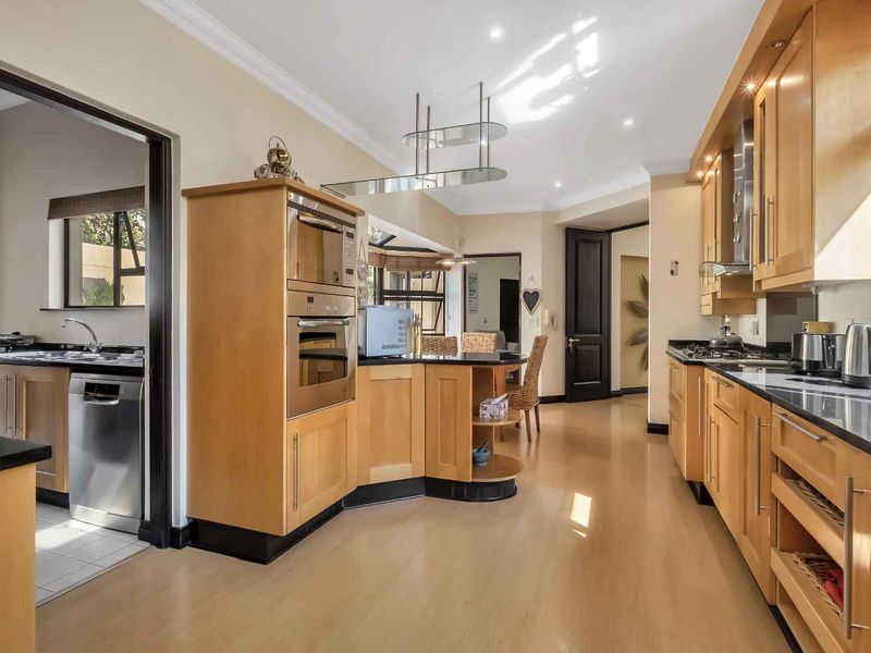 ENTERTAINERS 4 BEDROOM HOME IN DAINFERN RIDGE - Photo 9