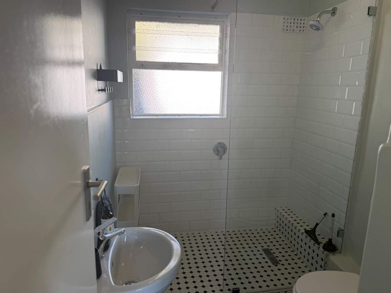 Charming fully furnished secure 2-bedroom apartment in Simons Town - Photo 10