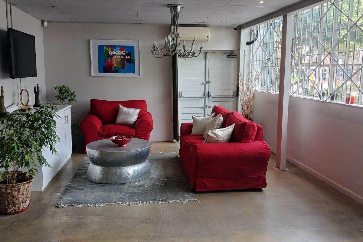 Commercial property for sale in a secure business park with great potential - Photo 4