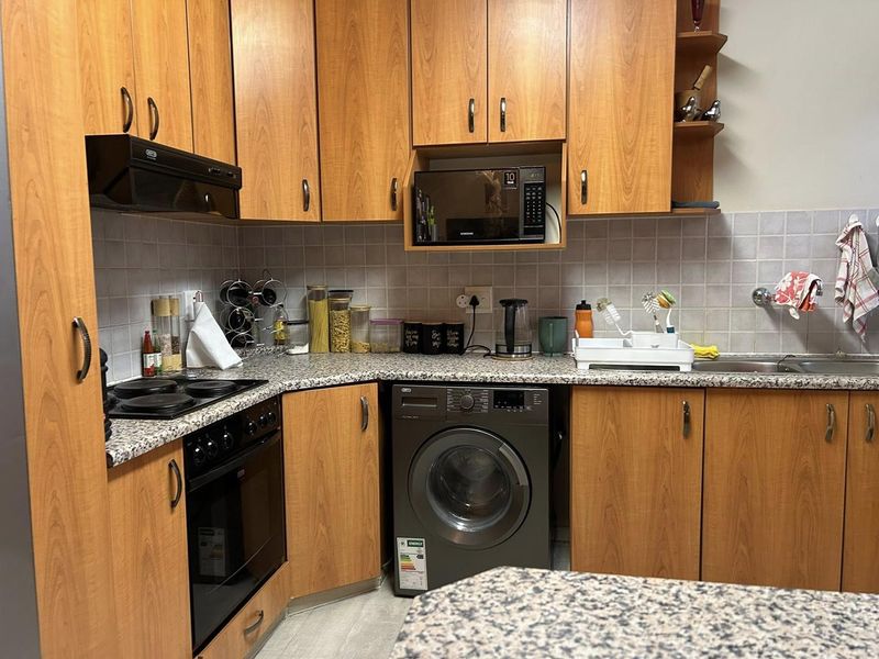 The perfect unit in the right place — this 3-bedroom unit offers comfortable living just minutes from The Grove - Photo 4