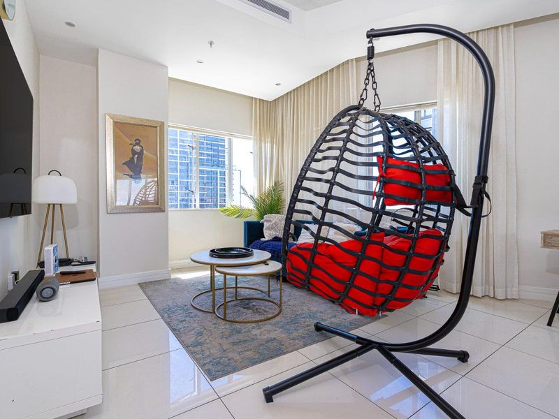 Stunning Apartment in Central Cape Town - Photo 2