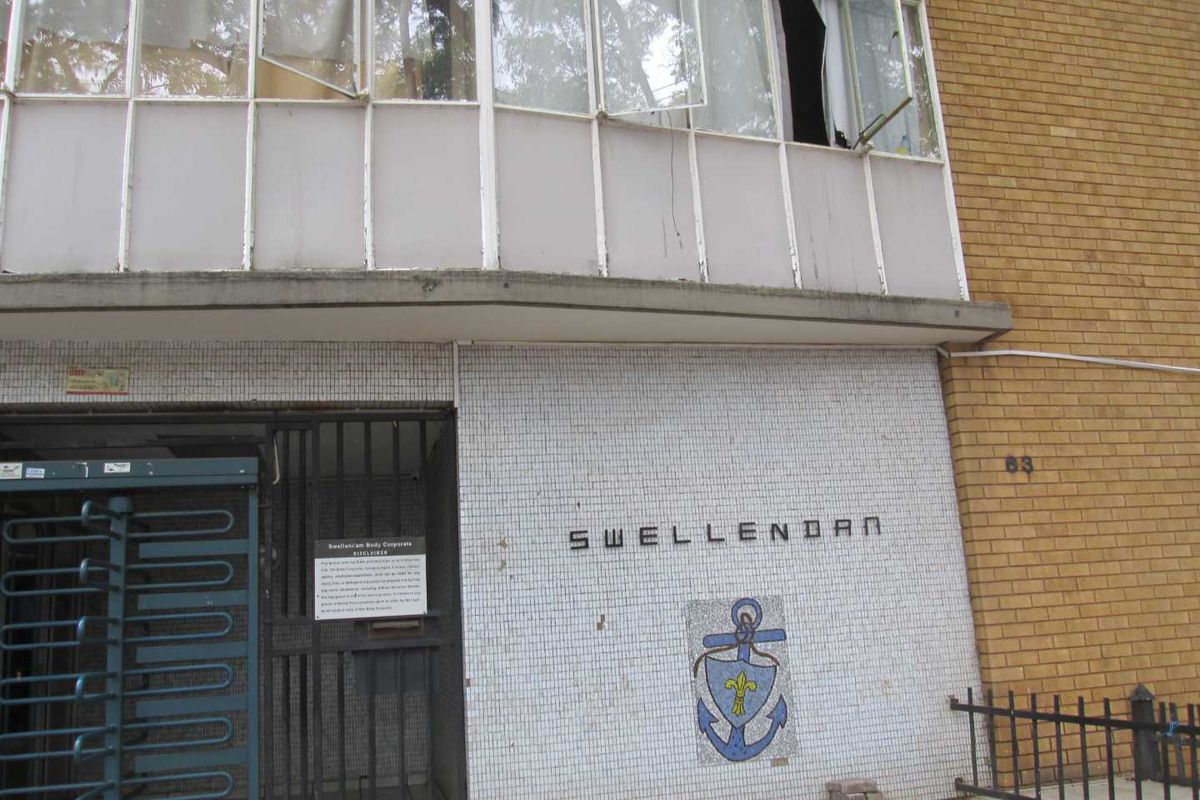 VERY BEAUTIFUL , NEAT AND CLEAN [2.5 ] TWO AND HALF BEDROOMS APARTMENT FOR SALE IN SUNNYSIDE  BARGAIN - Photo 3